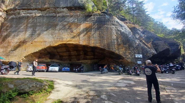 0579bd70-b56f-4175-8bcd-1a12a53f7804