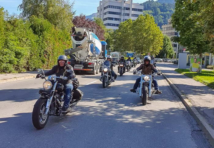 402f4eee-d077-47cf-8383-2a8d7122f68d