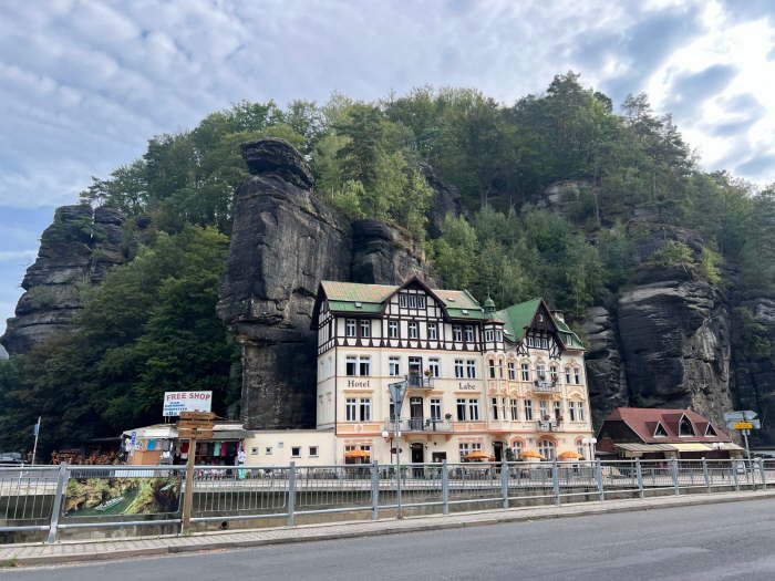 4c427658-d2e9-42bb-b302-ff43e328367e