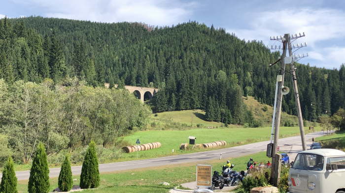 7E7164B7-6009-4E3E-9907-A2D212A64FF7