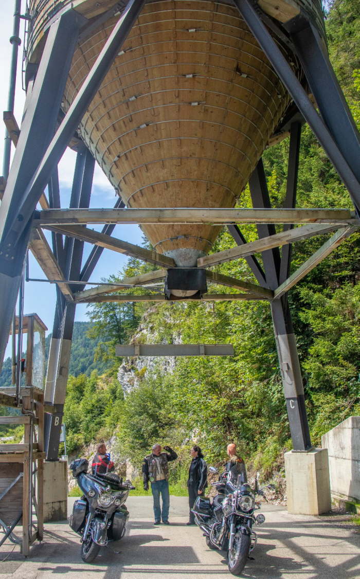 aa773915-fa33-4d4a-82d4-c9550ddadaf3