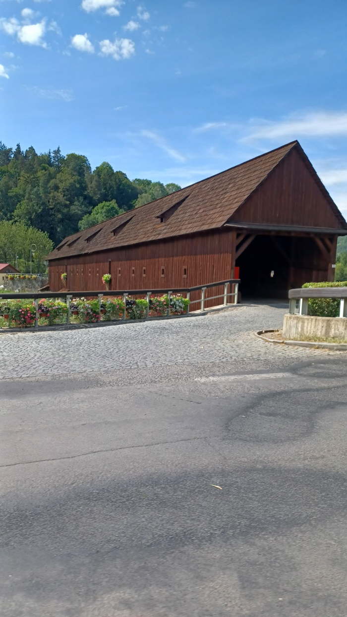 c989db5e-e6ae-4521-8a55-68bf29937885