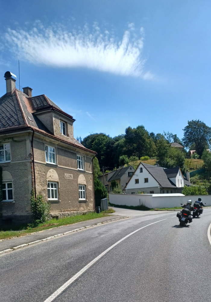 e3460227-d04e-499b-a1f7-c108c453e930