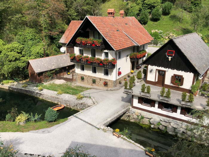 f12b2652-32d7-42a7-820a-ac63c3d10589