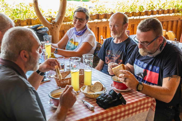 fdfb3649-4bfa-4eb4-b01c-bb3f6031c728